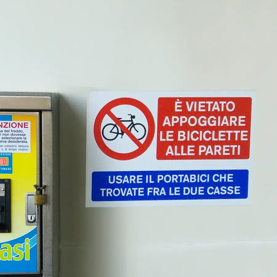 cat_divieti cartelli e adesivi con divieti e segnali stradali per self-service, piste e autolavaggi